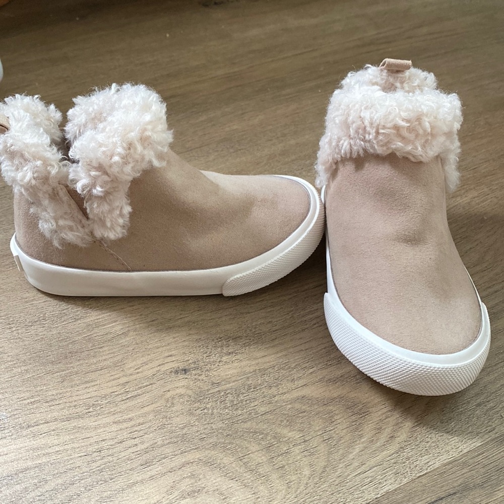 Old Navy toddler boots size 5 worn once like new